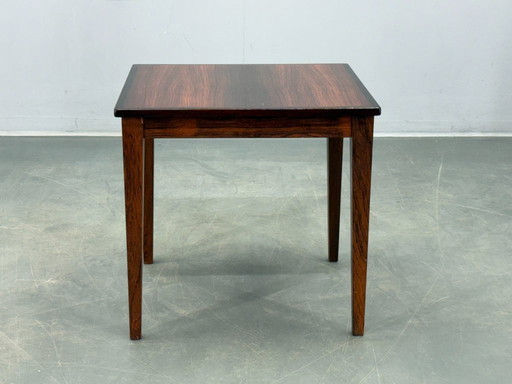 Mesa auxiliar danesa de palisandro de mediados de siglo, década de 1960