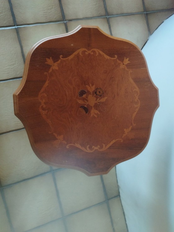 Image 1 of Table d'appoint incrustée, table à vin, vintage