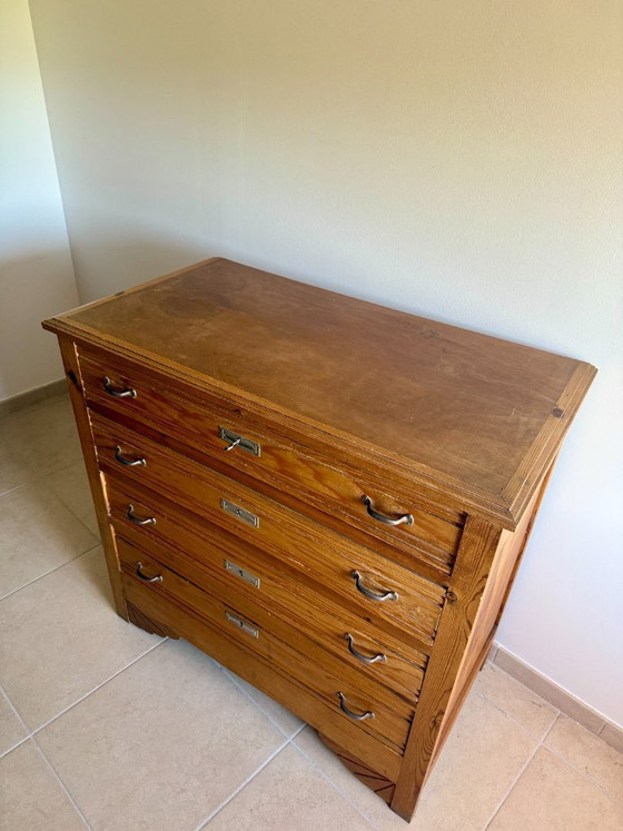 Image 1 of Commode van onbewerkt hout en verchroomd metaal, in art-decostijl uit de jaren 50.