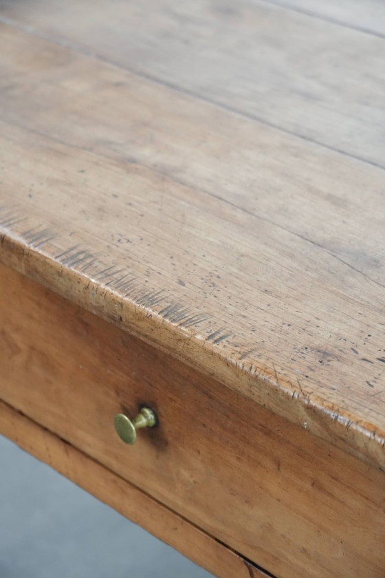 Image 1 of Antieke Franse salontafel gemaakt van vruchtenbomenhout uitgevoerd met twee lades