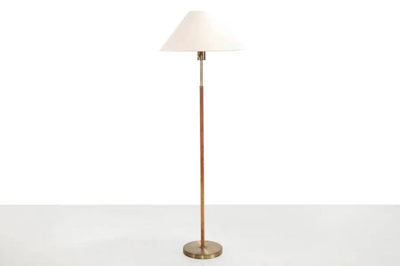 Lámpara de pie estilo Paavo Tynell en latón y cuero con pantalla de lino. – Lámparas de pie, Leather, Brass (photo 2 of 5)