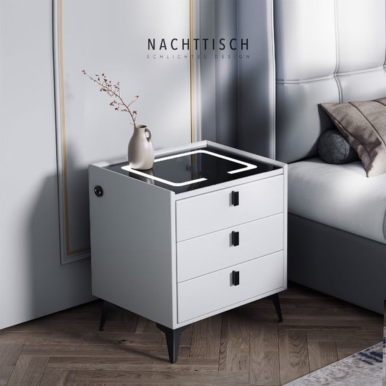 Image 1 of Mesita de noche electrónica