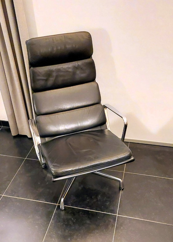 Vitra EA222 Soft Pad Lounge Chair, Swivel chairs, Leather, Chrome, Black, Mid Century Modern (photo 2 of 10)