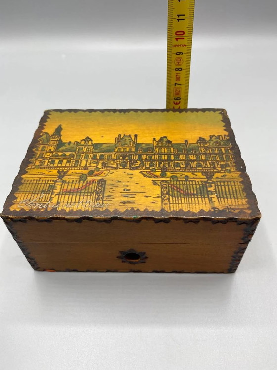 Houten souvenirdoos met pyrografie, afbeelding van het kasteel van Fontainebleau. – Decoratieve objecten, Wood (photo 6 of 8)