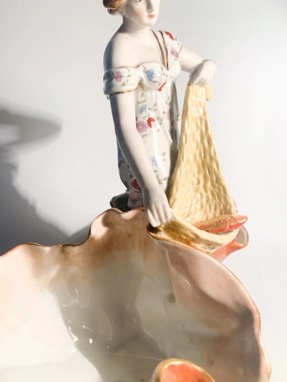 Sculptures en céramique française d'une dame avec des paniers, années 1940 (photo 7 of 14)