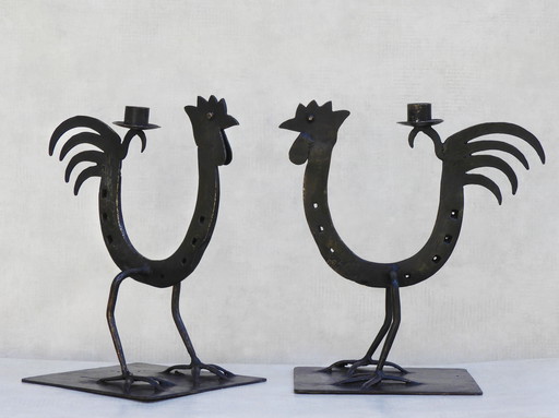 Paar Midcentury Folk Art Ijzeren Haan / Haan kandelaars