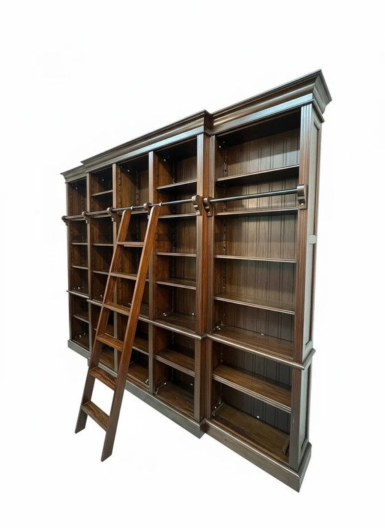Gran estantería de biblioteca con escalera móvil – Librerías (photo 2 of 5)