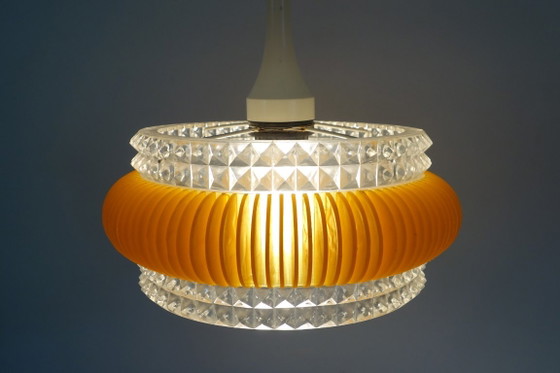 Space age chandelier in transparent plastic with orange 70s strip – Pendant lamps (photo 4 of 12)