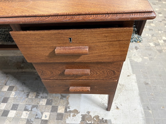 Image 1 of Vintage massief eiken bureau, 6 lades 