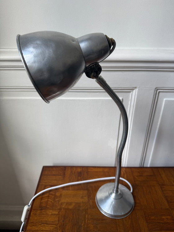 Image 1 of Vintage industriële bureaulamp uit de jaren 50 van aluminium met verstelbare arm.