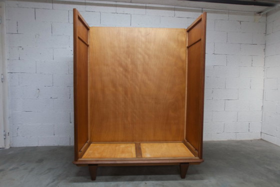 Image 1 of Jaren 30 kledingkast met schuifdeuren en een nieuw bovenblad