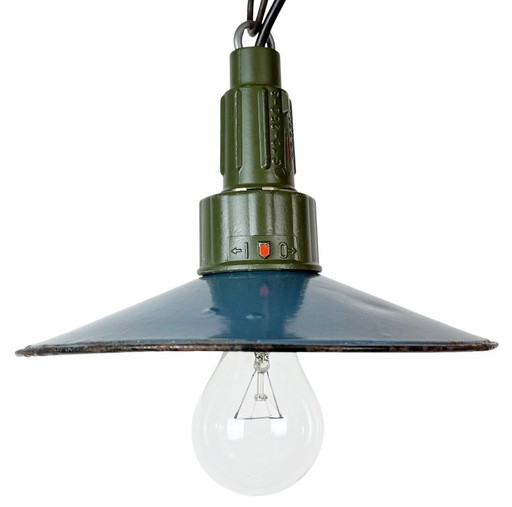 Suspension militaire industrielle en émail bleu avec dessus en aluminium moulé, 1960