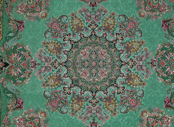 Image 1 of Orient Handgemachte Tischdecke Sehr Fein Gefertigt aus Seidenfäden 100 x 100 cm