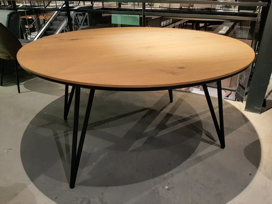 Vik dining table - Ø150cm - natural – XOOON (photo 2 of 6)