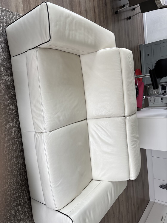 Image 1 of Natizzu bank is in goede staat ik verkoop hem van wegen nieuwe aankoop de afmetingen zijn 185x100x42 crème met donkere biezen 