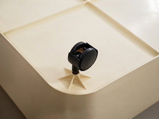 Image 1 of Vintage Kartell 4682 bloempot uit de jaren 70 – Ontworpen door Anna Castelli, gemaakt in Italië, witte pot op wielen
