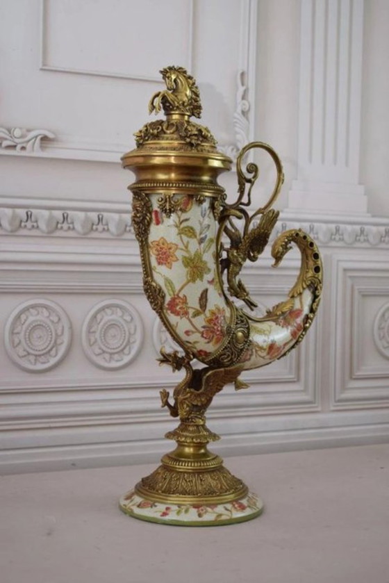 Scultura a Corno in Porcellana di Lusso con Montature in Bronzo – Imponente Capolavoro Decorativo di Alta (photo 5 of 11)