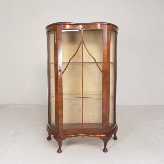 Image 1 of Engelse Art Deco vitrinekast op sierlijke poten, jaren 30
