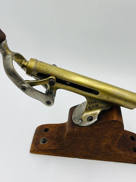 Cavatappi da Banco "The Don" in Ottone – 1903 – Cornelius Chambers, Accessori da tavola (photo 7 of 14)