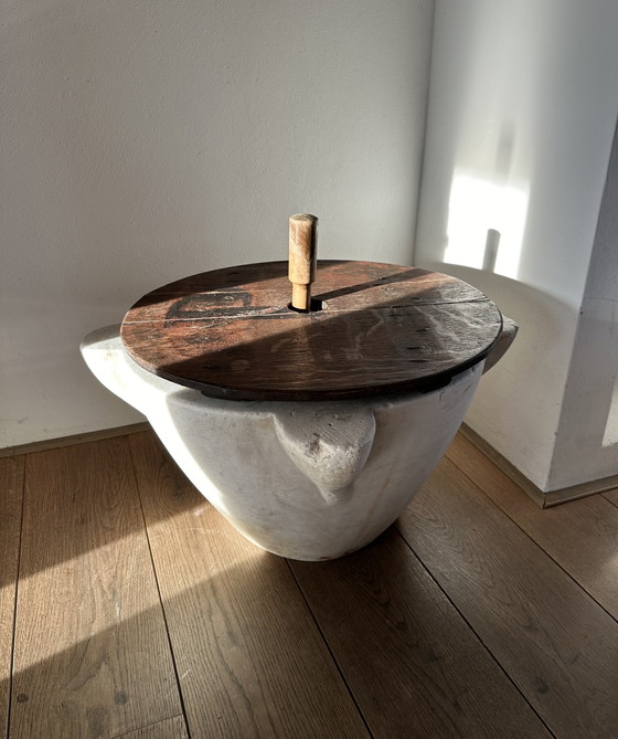 Image 1 of Grote Franse marmeren vijzel 19e met deksel met twee stampers