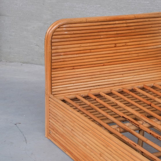 Image 1 of Lit de jour en rotin Mid Century (2 Disponibles)