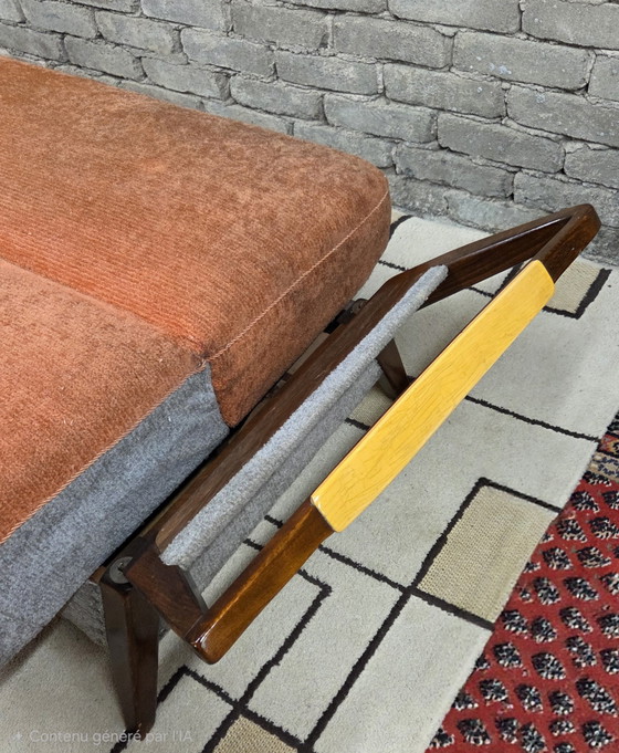 Image 1 of Vintage Scandinavische slaapbank uit de jaren 60/70 – gebeitst hout en tweekleurige stof.