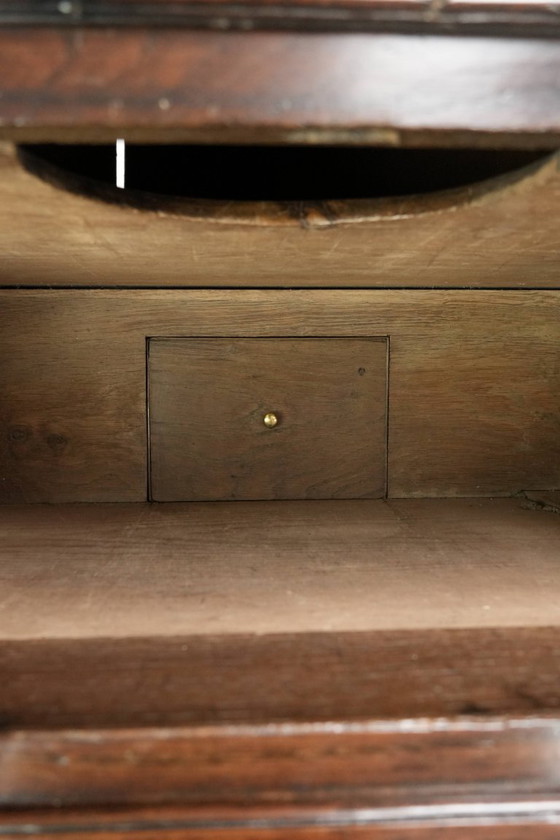 Elegante antike englische Kommode aus dem 18. Jahrhundert aus Eichenholz mit wunderschöner Intarsienarbeit (photo 12 of 14)