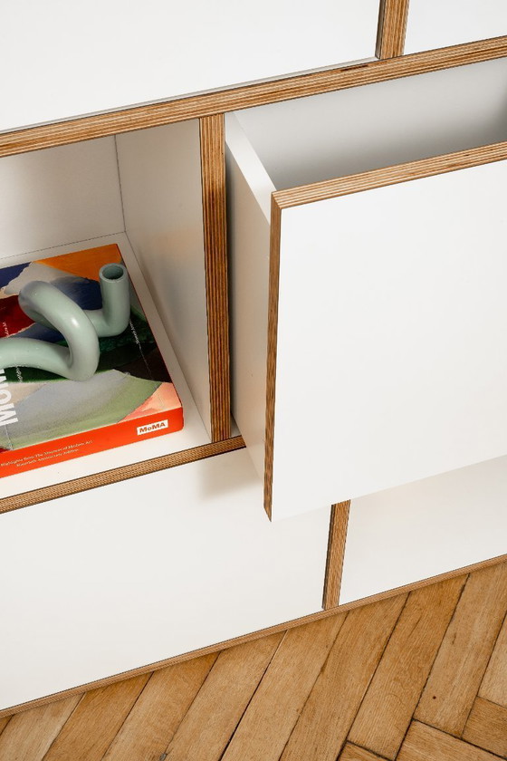 Image 1 of Weißes Sperrholzregal 160×243×35 cm | Modernes geometrisches Bücherregal von KONDOR