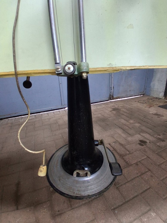 Image 1 of Vintage tekentafel met hydraulische voet