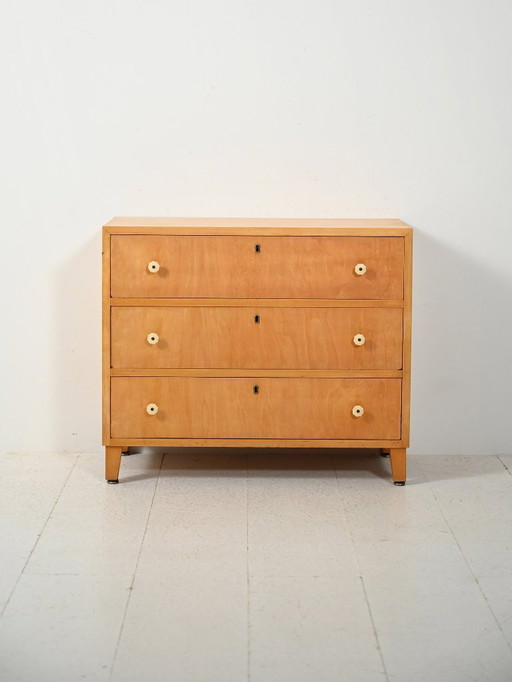 Scandinavische ladekast van iepenhout