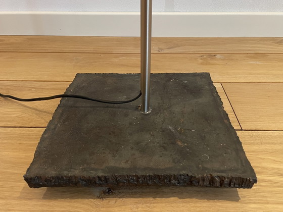Einzigartige, skulpturale Stehlampe mit handgeschmiedetem Stahlfuß – Stehleuchten, Metal, Textile (photo 5 of 6)