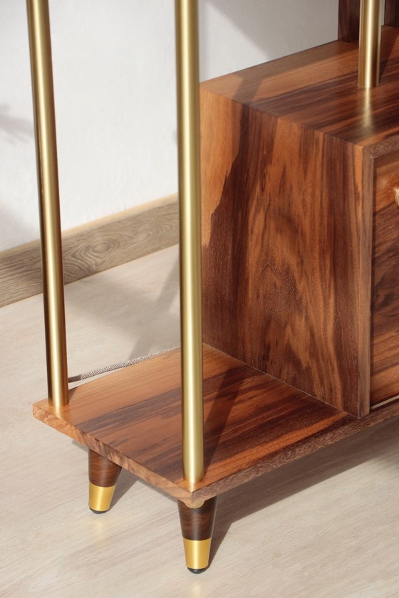 Image 1 of Divisorio per ambienti illuminato - Noce e ottone