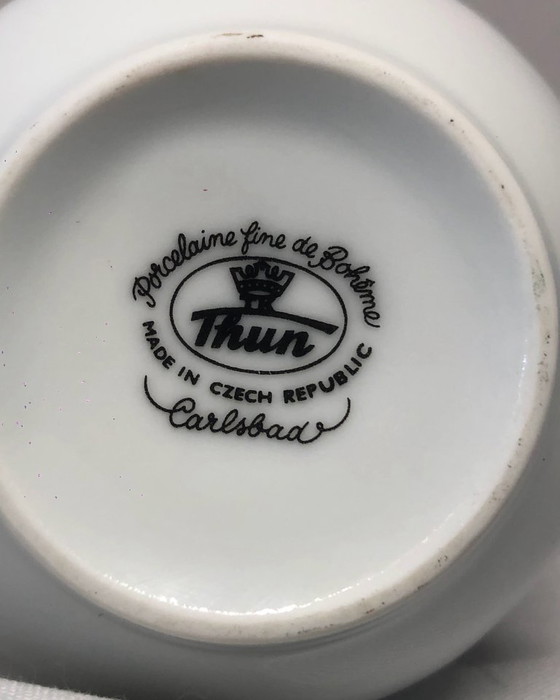 Image 1 of Juego moderno de tetera y lechera de porcelana Thun Carlsbad - Diseño en verde y hojas de oro