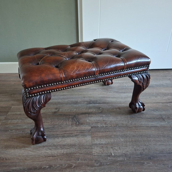 Poggiapiedi Chesterfield in pelle. Anni '70. – Poggiapiedi e pouf, Leather, Wood (photo 6 of 11)