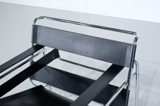 Image 1 of Pair of Wassily armchairs by Marcel Breuer for Knoll International - 1990s