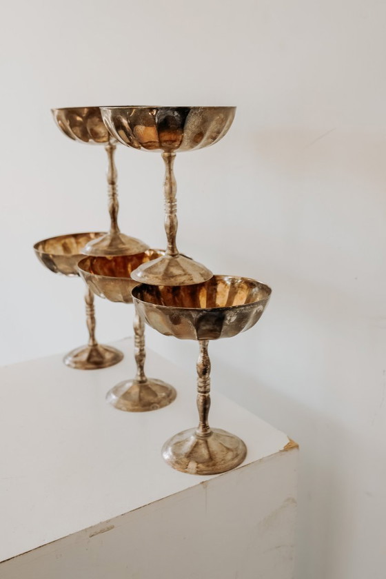 Coupes à champagne argentées à intérieur doré — lot de 5 – Accessoires de table, Gold, Metal (photo 7 of 9)