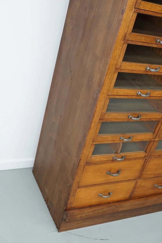 Image 1 of Großer, antiker deutscher Kurzwarenladenschrank aus Eiche, 1940er Jahre