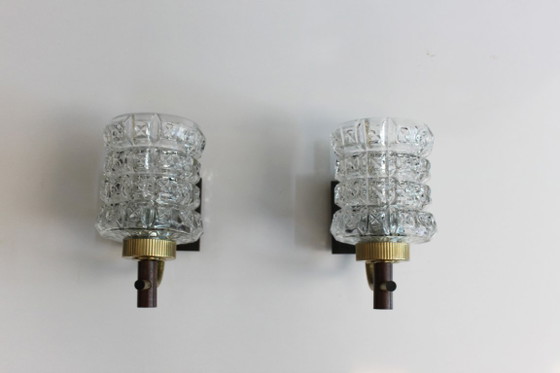 Image 1 of Paar Wandleuchten aus strukturiertem Glas, Holz und vergoldetem Metall, 1970