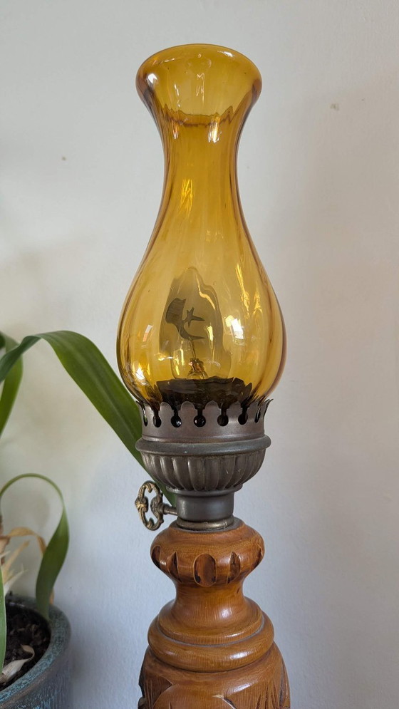 Lampada da Tavolo in Legno Intagliato con Paralume in Vetro Ambrato, Lampade da tavolo, Marrone, Vintage (foto 2 di 8)