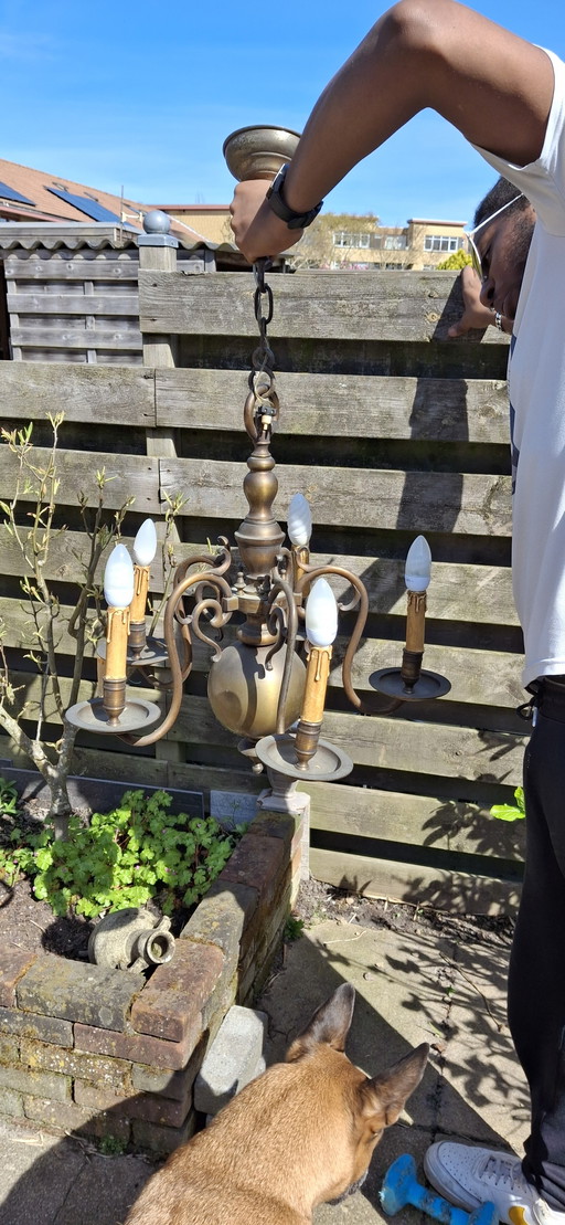 Pesante corona antica in bronzo.