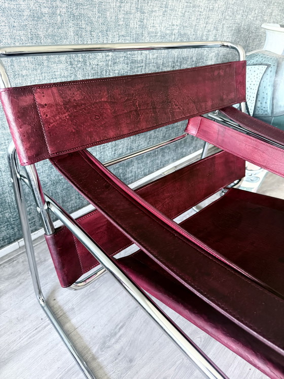 Image 1 of Poltrona vintage Wassily di Marcel Breuer per Fasem, in pelle rosso bordeaux.