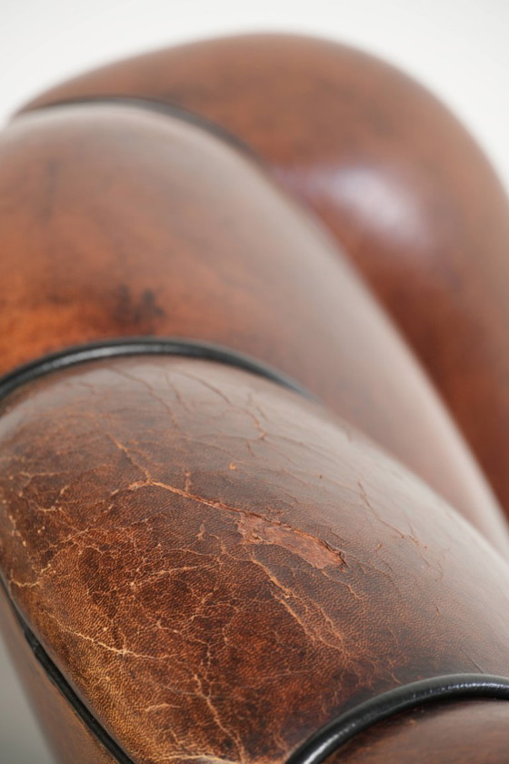 2 fauteuils en peau de mouton au design unique, avec passepoil noir et couleurs profondes. – Leather (photo 18 of 20)