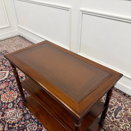 Table d'appoint anglaise classique avec plateau en cuir marron – Tables d'appoint, Bois (photo 7 of 9)