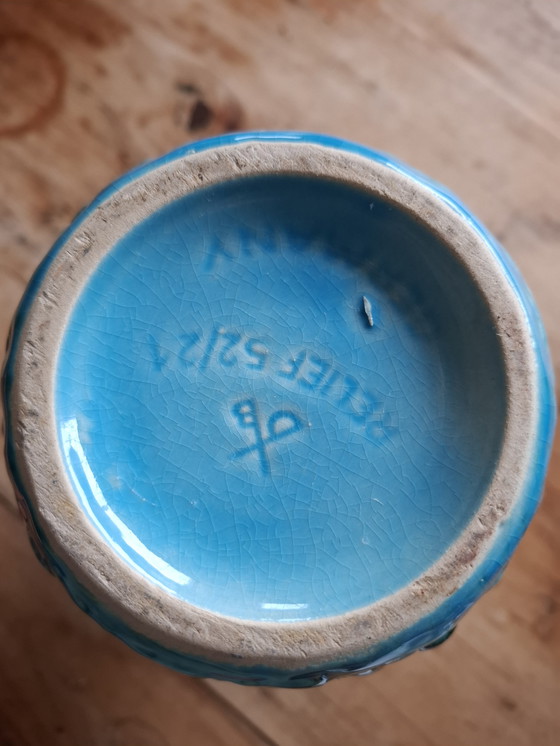 Image 1 of Special vase with striking colours