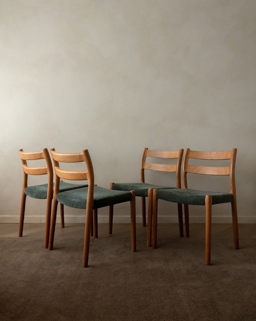 Sedie da pranzo modello 84 vintage in quercia di Niels Otto Møller per J.L. Møllers Møbelfabrik, Danimarca, anni '60, set di 4