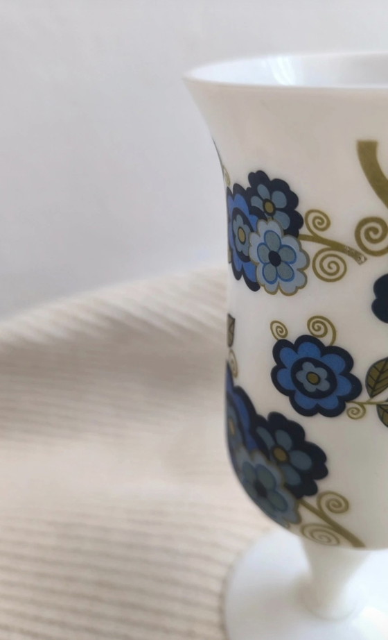 Vintage White Opaline Glass Chalice Vase – 1970s Retro Blue Flower Pattern – Porcelain (photo 3 of 5)