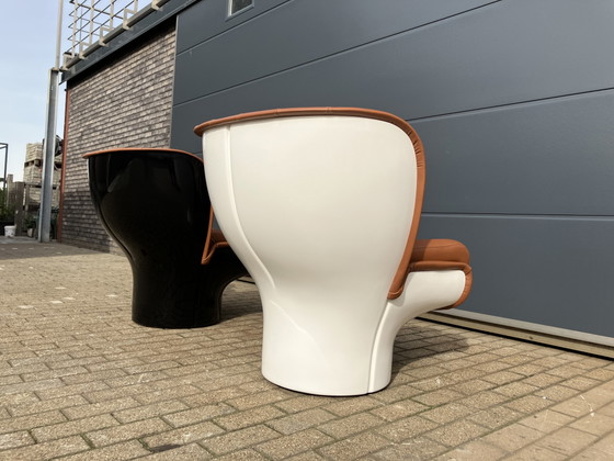 Image 1 of 2x Joe Colombo Elda Stuhl, cognacfarbenes Leder, schwarzes oder weißes Fiberglas