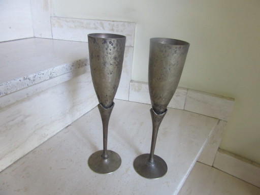 Coppia di vasi/calici/bicchieri in metallo, stile moderno di metà secolo