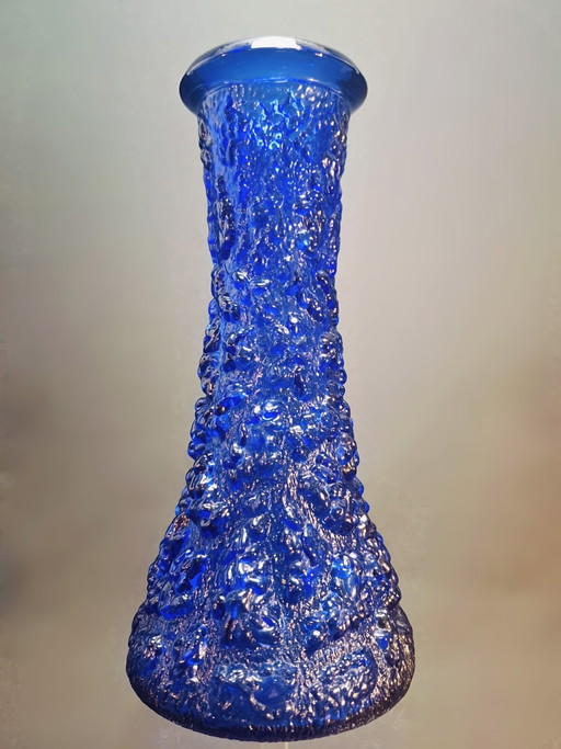 Schwedische Designvase von Lars Hellsten für Skruf – Kobaltblauer Brutalist (24 cm)