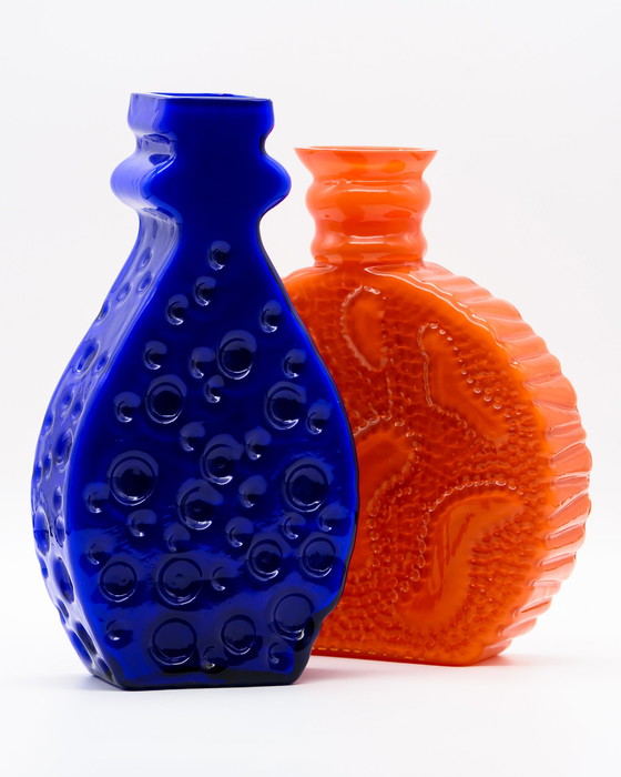 Image 1 of Vintage Mid Century Kristallglaswerk Hirschberg Space-Age Vaas Duo: Gedurfde blauwe en oranje glazen meesterwerken